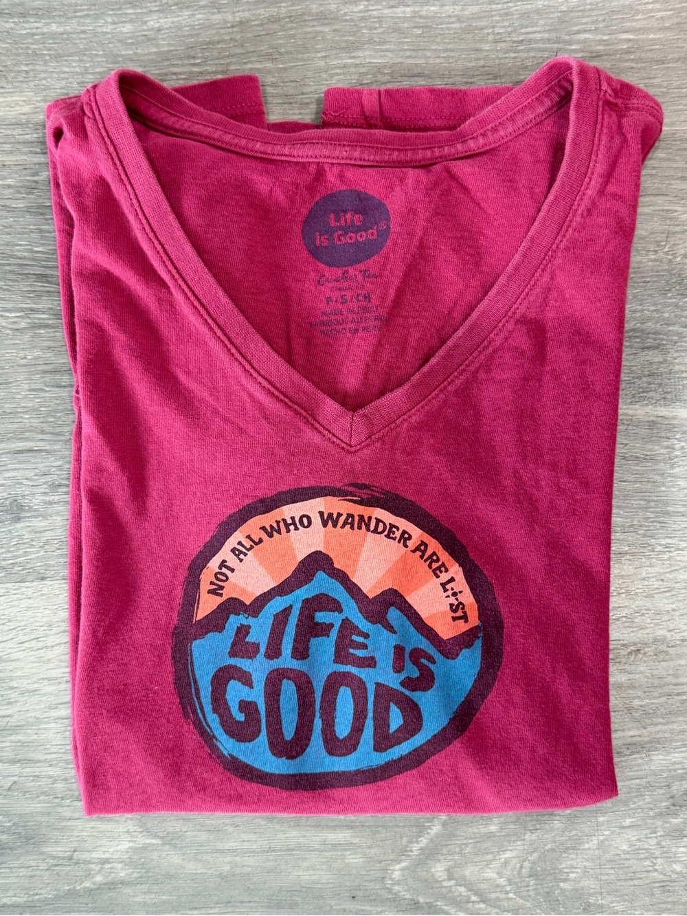 Life is Good Not All Who Wander Are Lost V-Neck Crusher Tee Size S